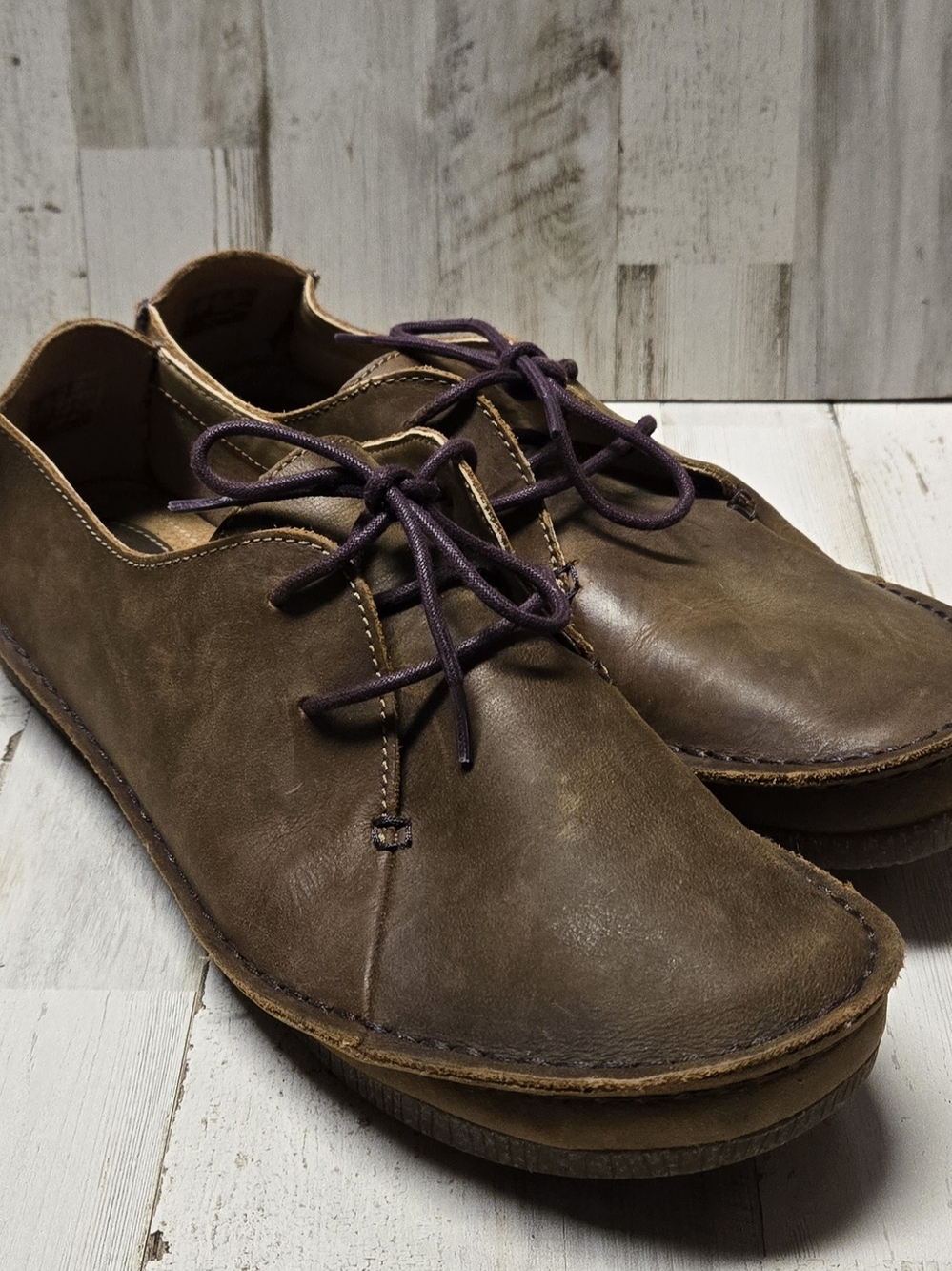 Clarks Janey Mae Brown Leather Lace-Up Flats with Purple Laces